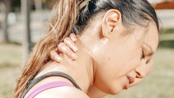Can Bad Posture Cause Neck Pain and Headaches? What Working Mothers Need to Know