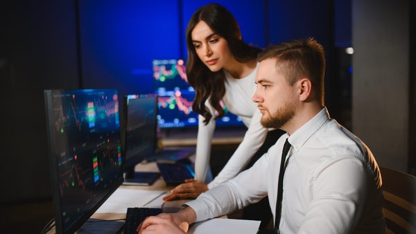 How Does Social Trading Work? A 2026 Guide for Beginner Traders