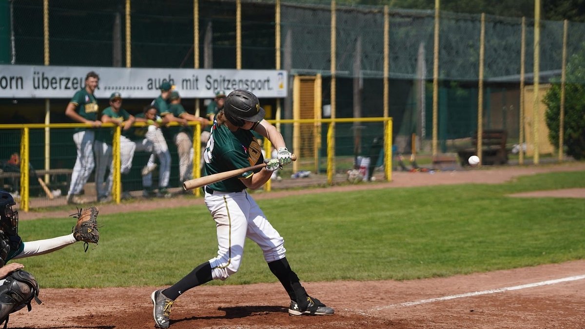 How to Fix a Bad Baseball Swing: A Step-by-Step Guide for Players