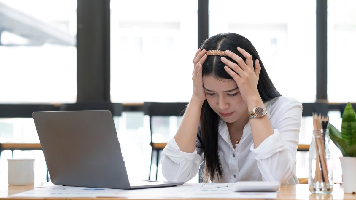 How To Stop Overthinking And Think More Clearly, With A Little Help From AI