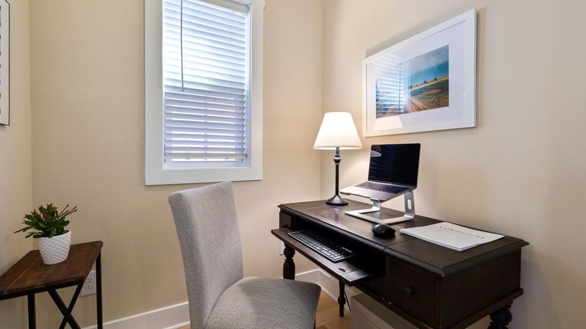 Is There a 300-Square-Foot Minimum for Home-Office Deduction?