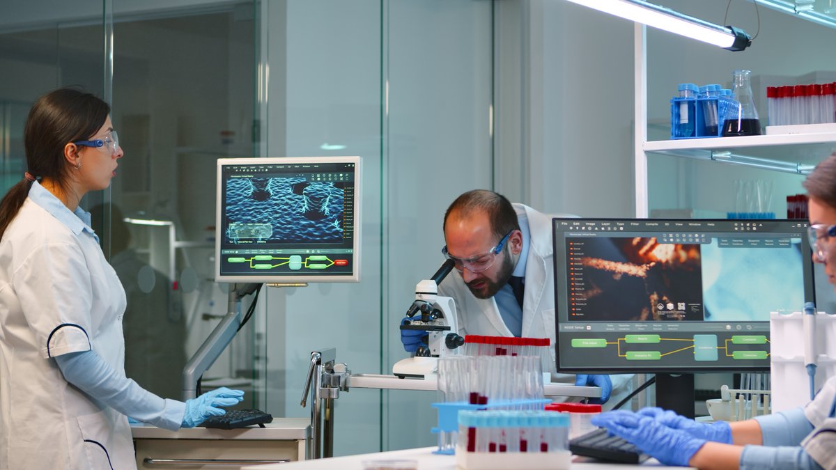 New Pre-Med Guide: How Biomedical Science MS Strengthens Medical School Apps