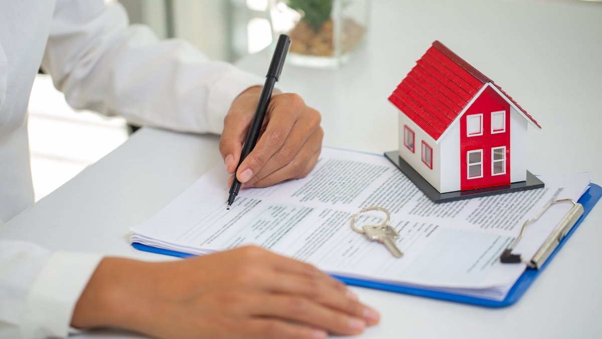 Residential Conveyancing Solicitors: Bristol Expert on Choosing the Right Firm