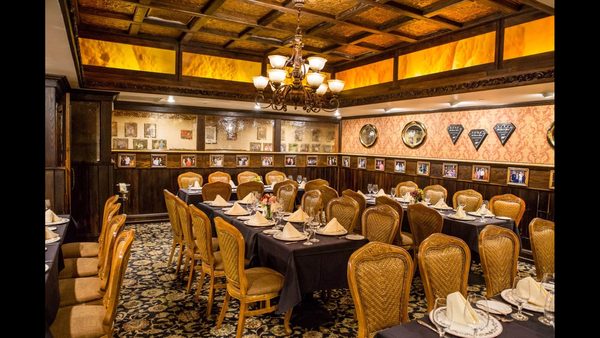 Restaurants for Corporate Dinners: Ambience, Privacy & Service Explained