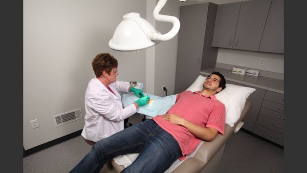 What Does Urgent Care Actually Treat? Bettendorf Experts Break It Down