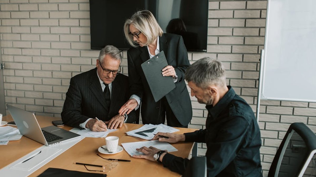 What Is a PEO? How Co-Employment Cuts HR Costs for Small Business