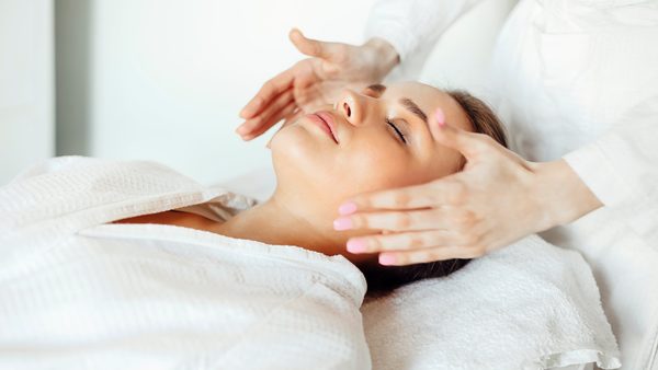 What Is Reiki Therapy? How It Works, Benefits & What Houston Experts Say