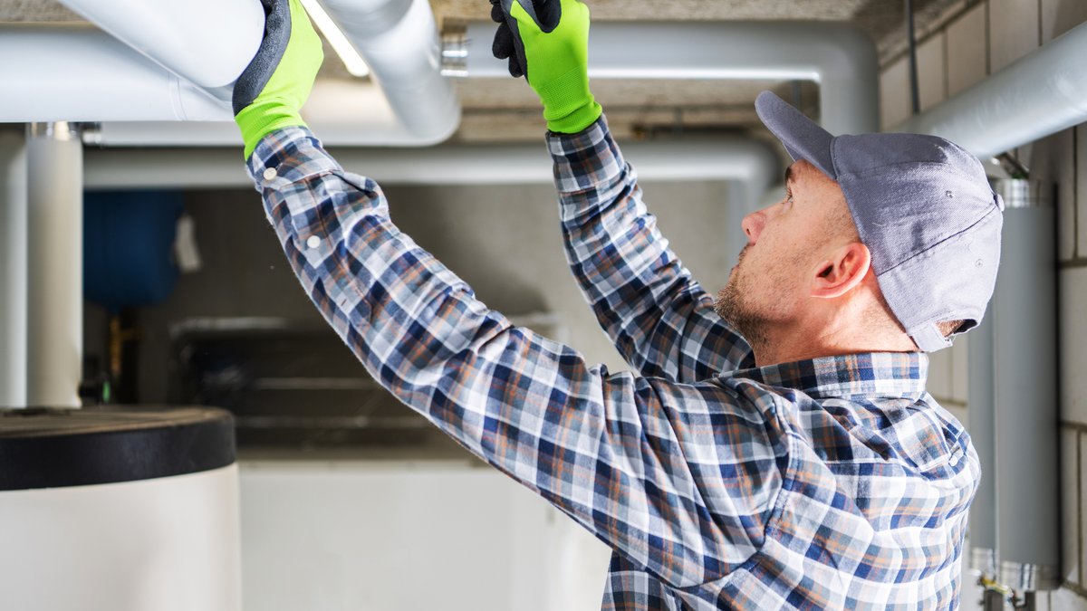 Best AI Tools For HVAC: Scheduling, Dispatch, and Customer Service Tech Explored