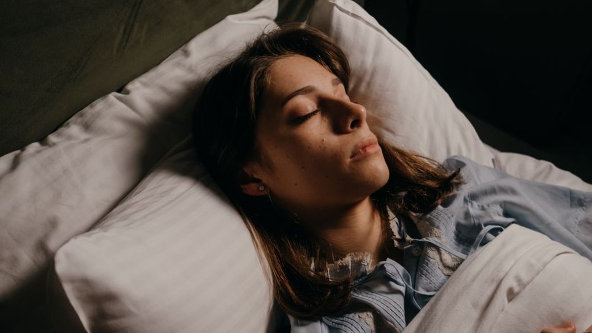 Best Sleeping Position for Sinus Drainage: Methods To Improve Sleep Quality