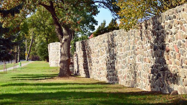 Best Time To Build Retaining Wall: Costs, Material, & Permitting Explained