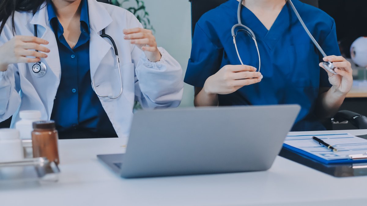 Claims Data vs EHR: A Strategic Guide to Choosing the Right Healthcare Datasets