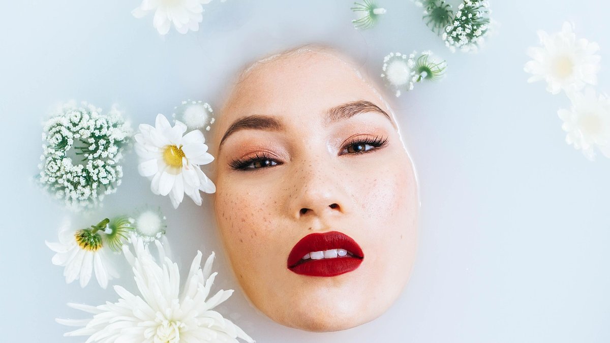 Clear Skin Detox Guide: Ionic Foot Bath, Gut Reset & Exercise Methods