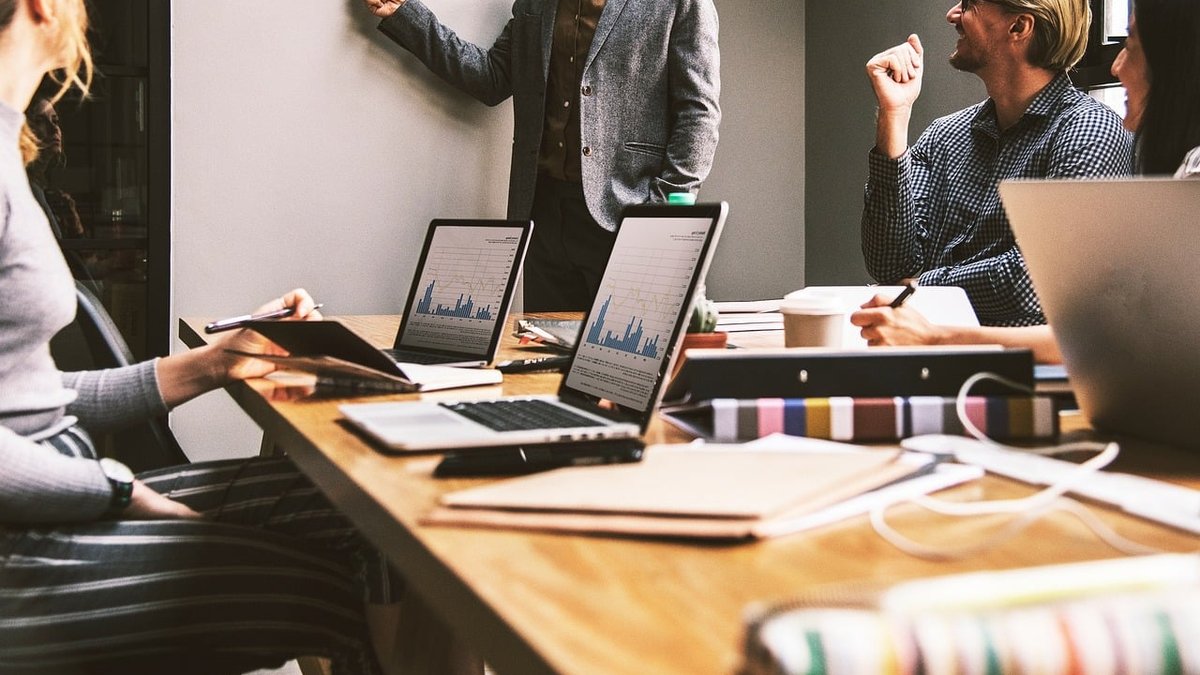 Commercial vs. Consumer Debt Collection Process: Guide For Businesses Published