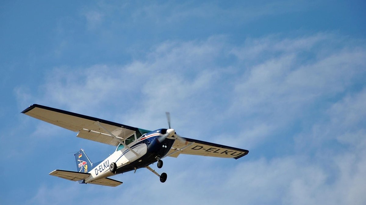 Digital Pilot Logbook vs. Paper & Spreadsheets: How Software Changes Records