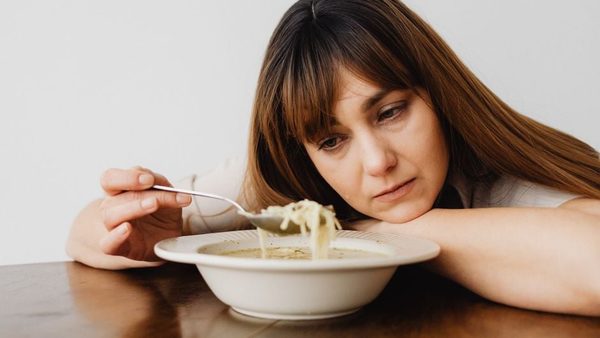 Emotional Eating vs Physical Hunger: How to Tell the Difference