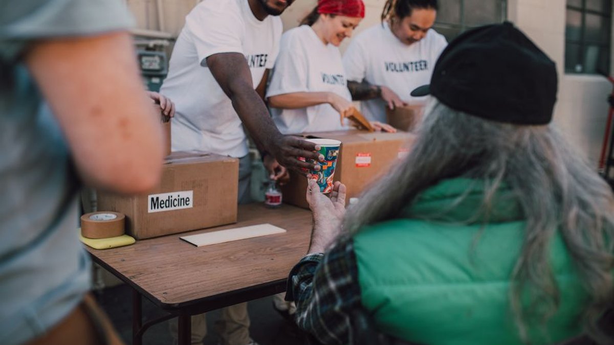 Facebook Ads For Nonprofits: Examples, Costs & Strategy Guide Released