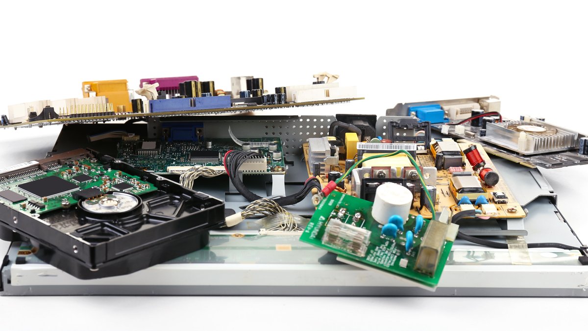 How Do I Get Rid of Electronic Waste: A Guide for Foster City, CA, Households