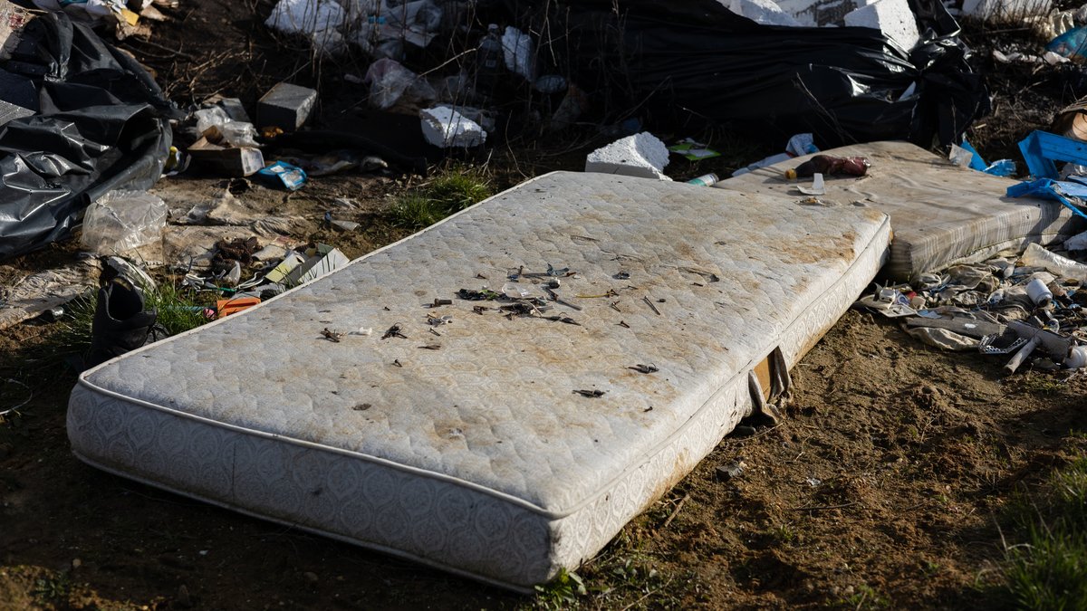 How To Get Rid Of A Mattress In Anaheim: Expert Shares Options & Cost Factors