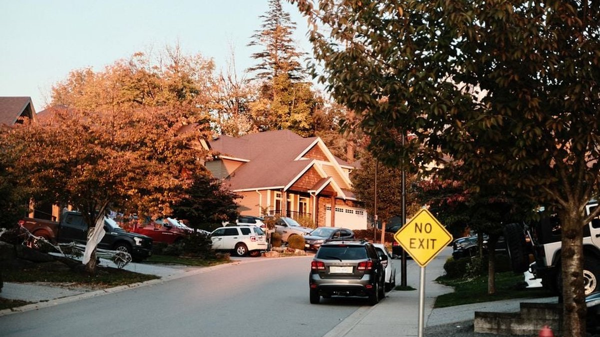 How to Research a Neighborhood Before You Buy: Questions to Ask Residents