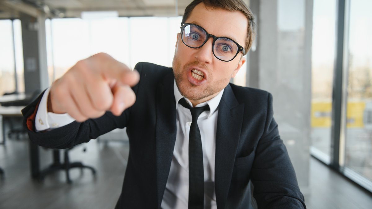 How to Stop Reacting to Triggers: Mental Strategies & Tools to Stay in Control