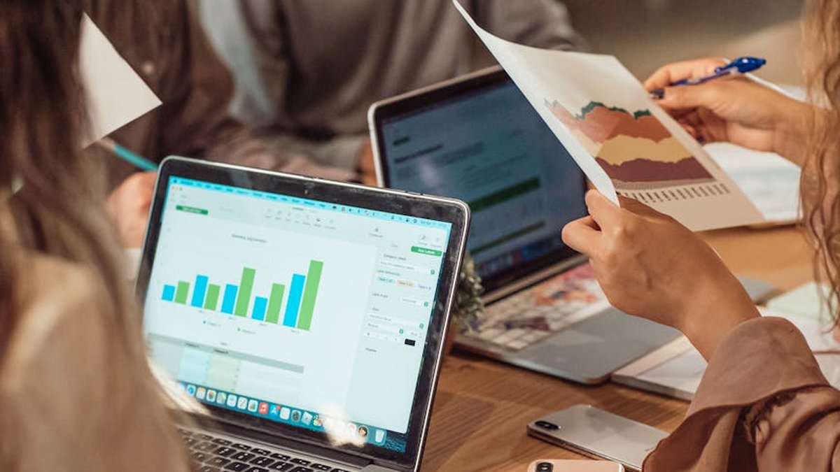 How to Track Marketing Performance Across Multiple Channels Effectively