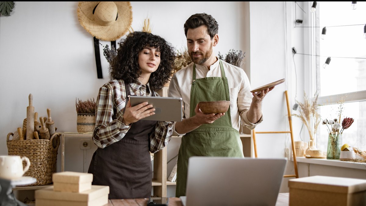 In-House Payroll Processing vs. Outsourcing: What Businesses Should Know