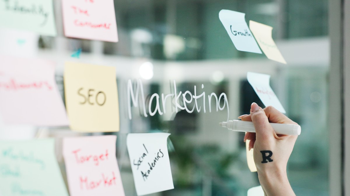 Marketing Gap Analysis: How AI Helps Small Businesses With Revenue Planning