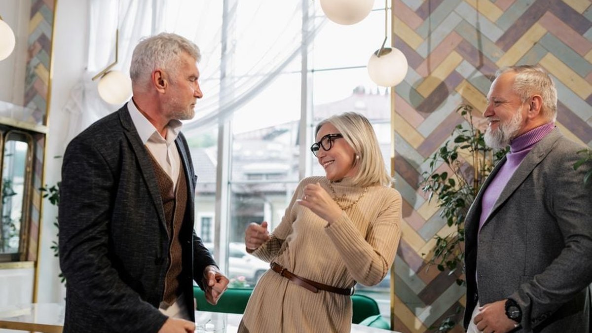 Moving To Independent Living: Signs It's Time & Tips For Choosing A Facility
