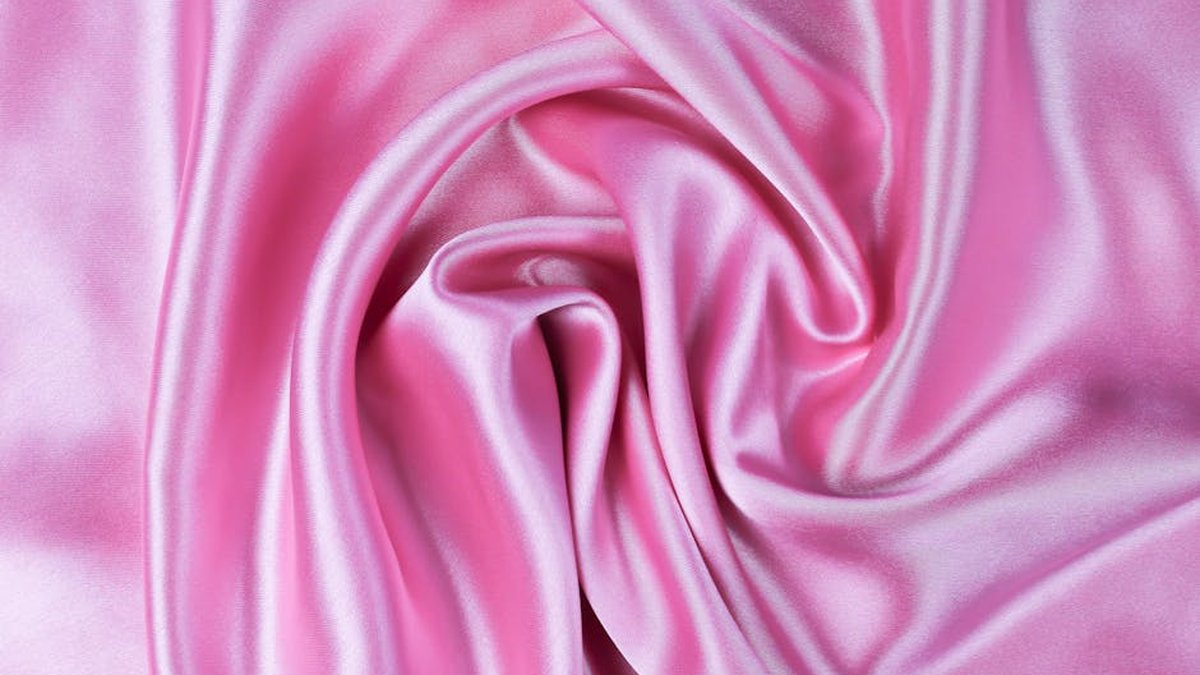 Silk Weave Explained: Common Patterns & Why It Matters