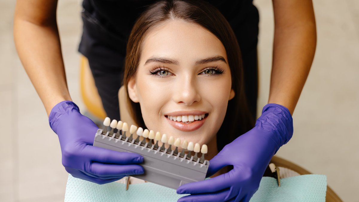 Veneers on Front Teeth: Nottingham Dentist Explains Process, Pros & Cons