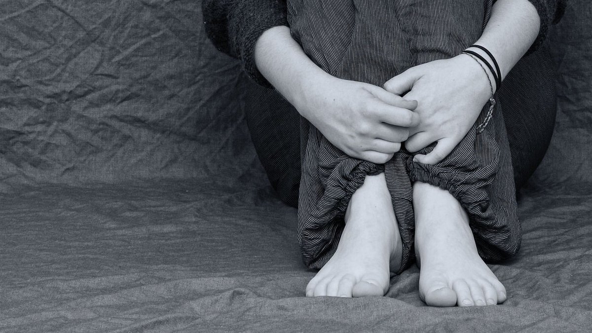 Warning Signs of Suicidal Thoughts in Teens: 9 Red Flags to Watch