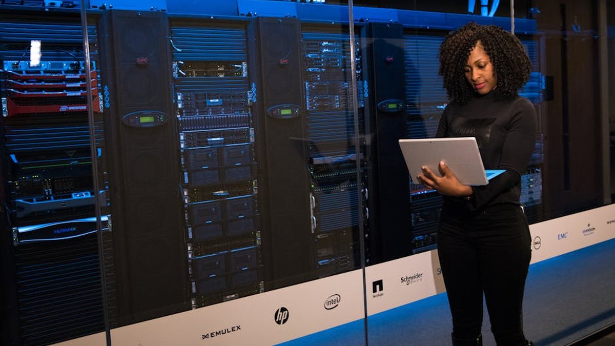 What Does a Hybrid Cloud Mean? Indiana Expert Explains What SMBs Should Know