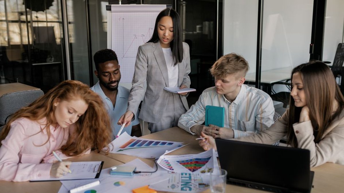 AI Marketing For Small Businesses: Benefits, Tools & Best Practices