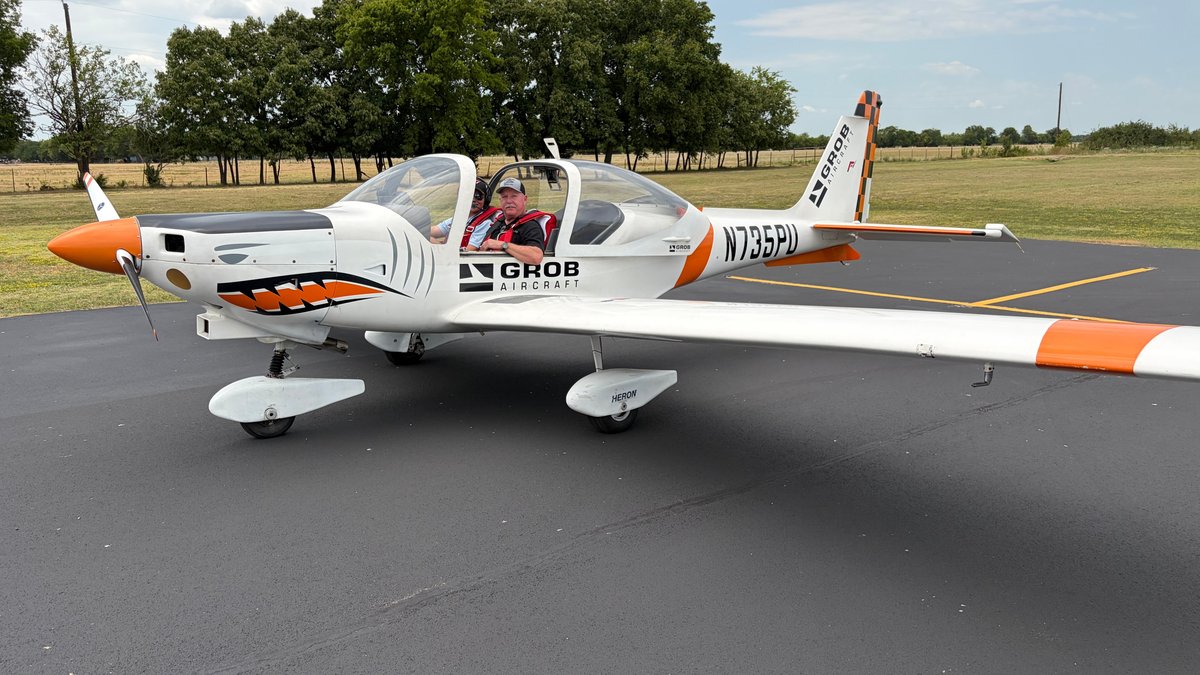 Best UPRT Flight Training Aircraft comparison: Grob 115 D2 vs Extra 300 for UPRT