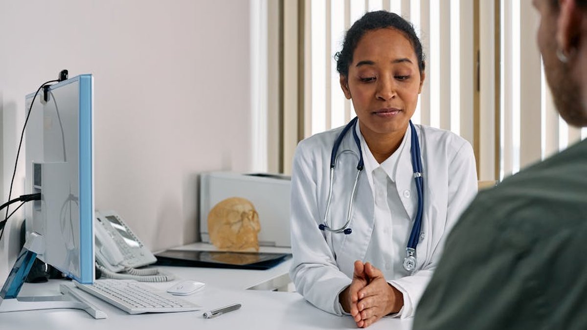 ClinicOS by ACS vs. SeriousMD: Which EMR & Management Platform Fits Your Clinic?
