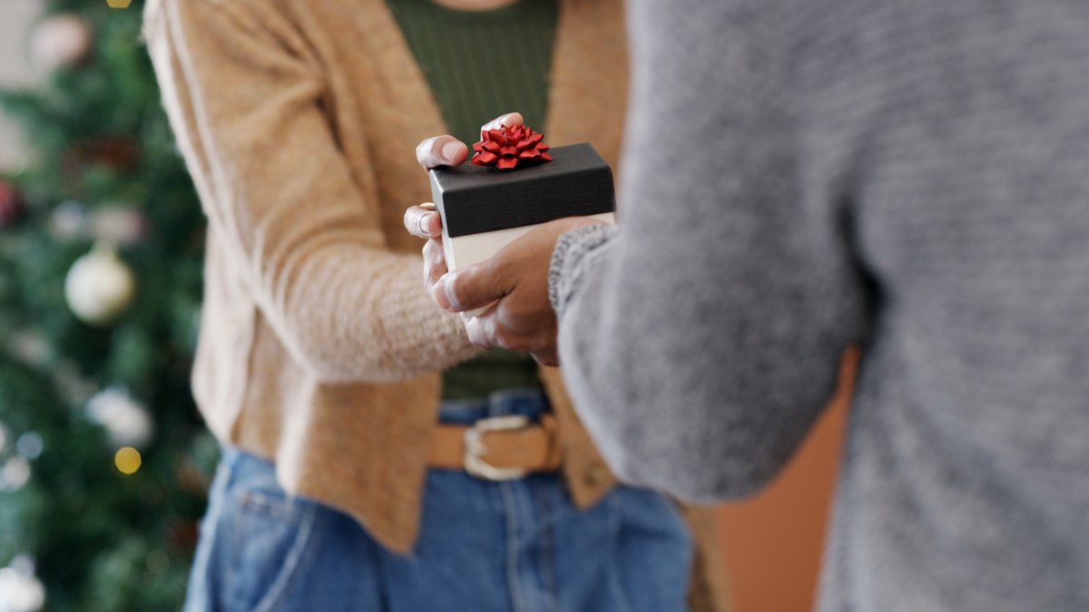 Coworker Jewelry Gifts: Choosing Appropriate, Affordable & Stylish Picks