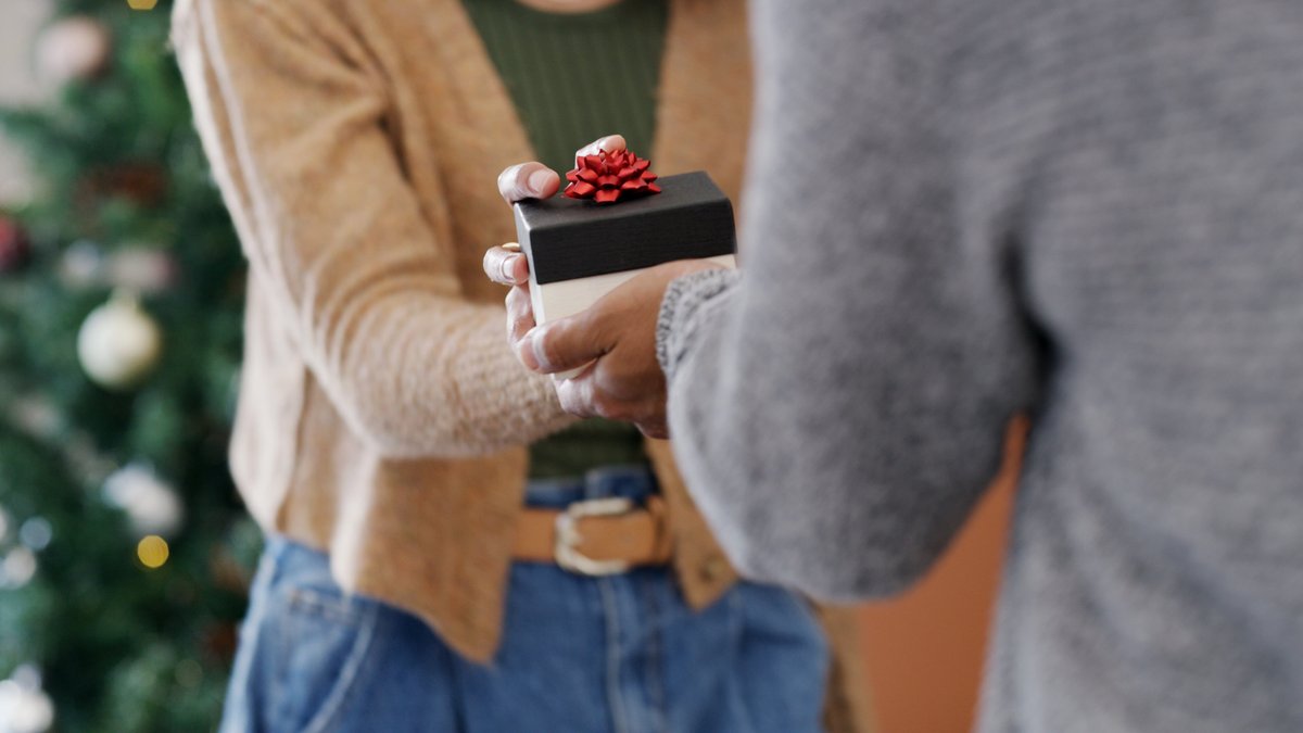 Coworker Jewelry Gifts: New Guide Details Appropriate, Affordable Picks