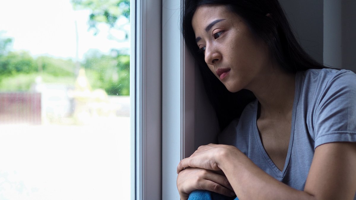 Delusions vs Hallucinations in Psychosis: Examples & Differences Outlined