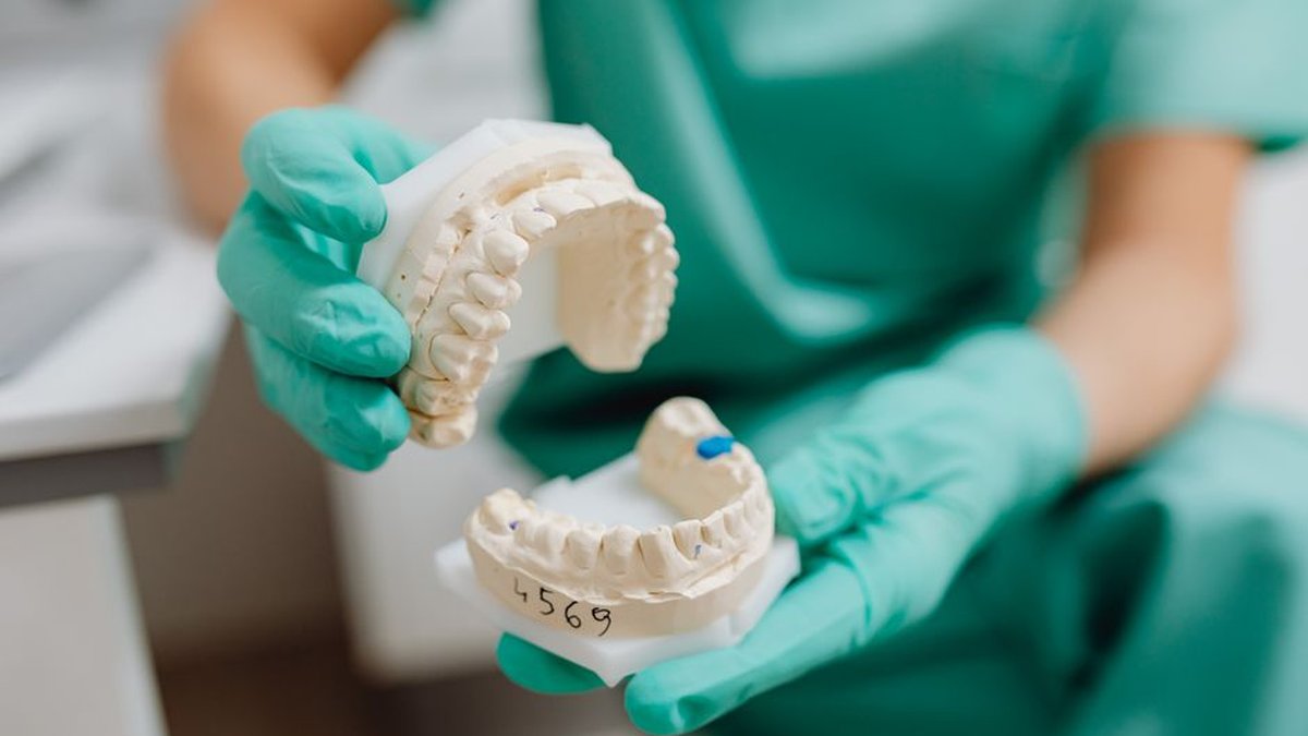 Dental Crowns Nottingham: Costs, Procedure & What to Expect From Treatment