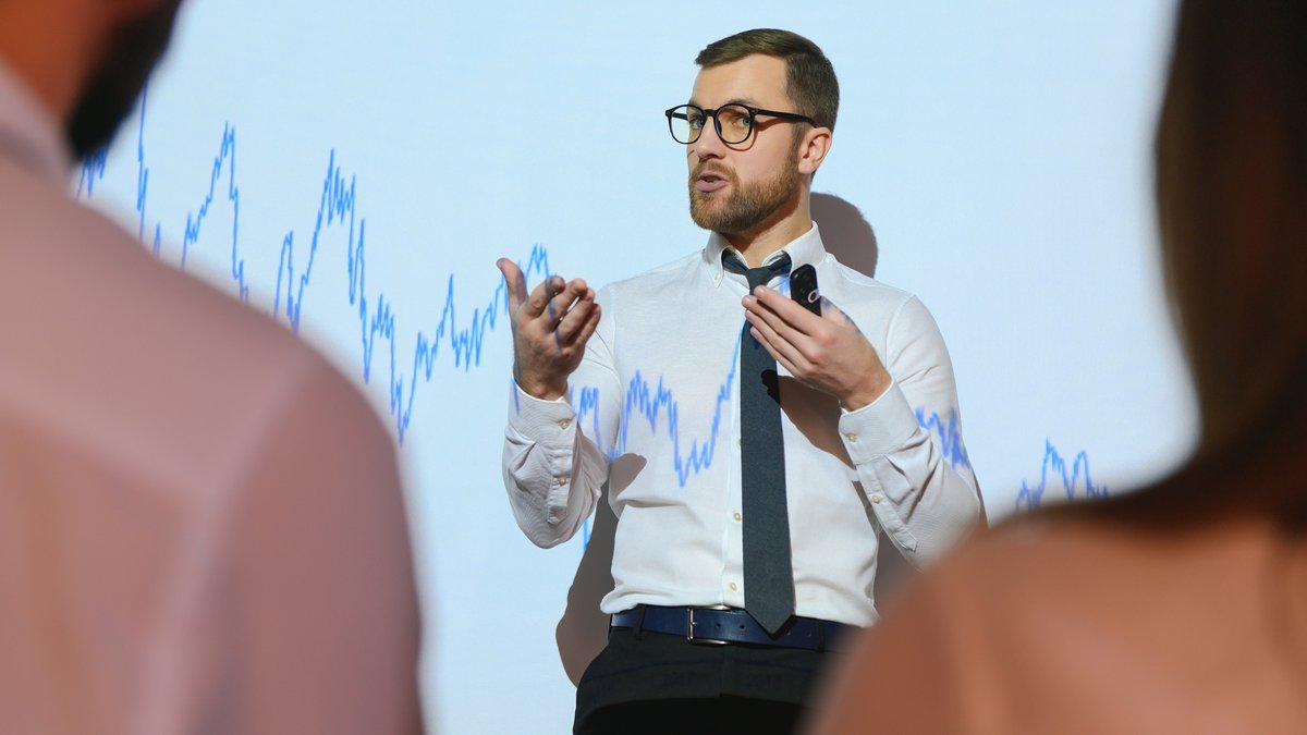 Employee Benefit Cost Strategies for Mid-Market CEOs: 2026 Guidance