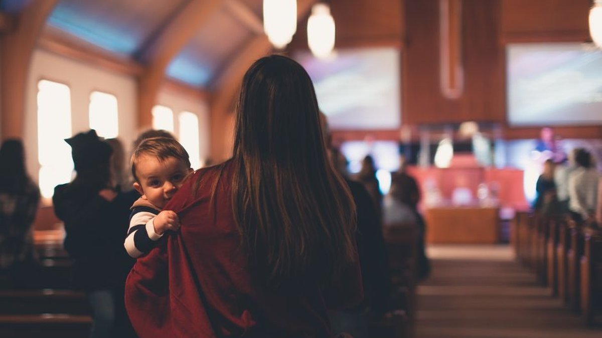 How to Follow Up With First-Time Church Visitors: Tips to Improve Retention
