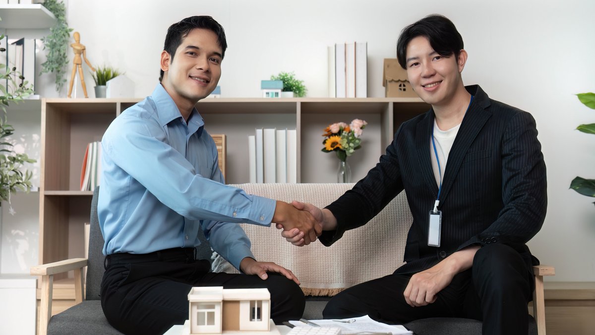 How To Use AI In Real Estate Without Losing Your Personal Touch: Complete Guide