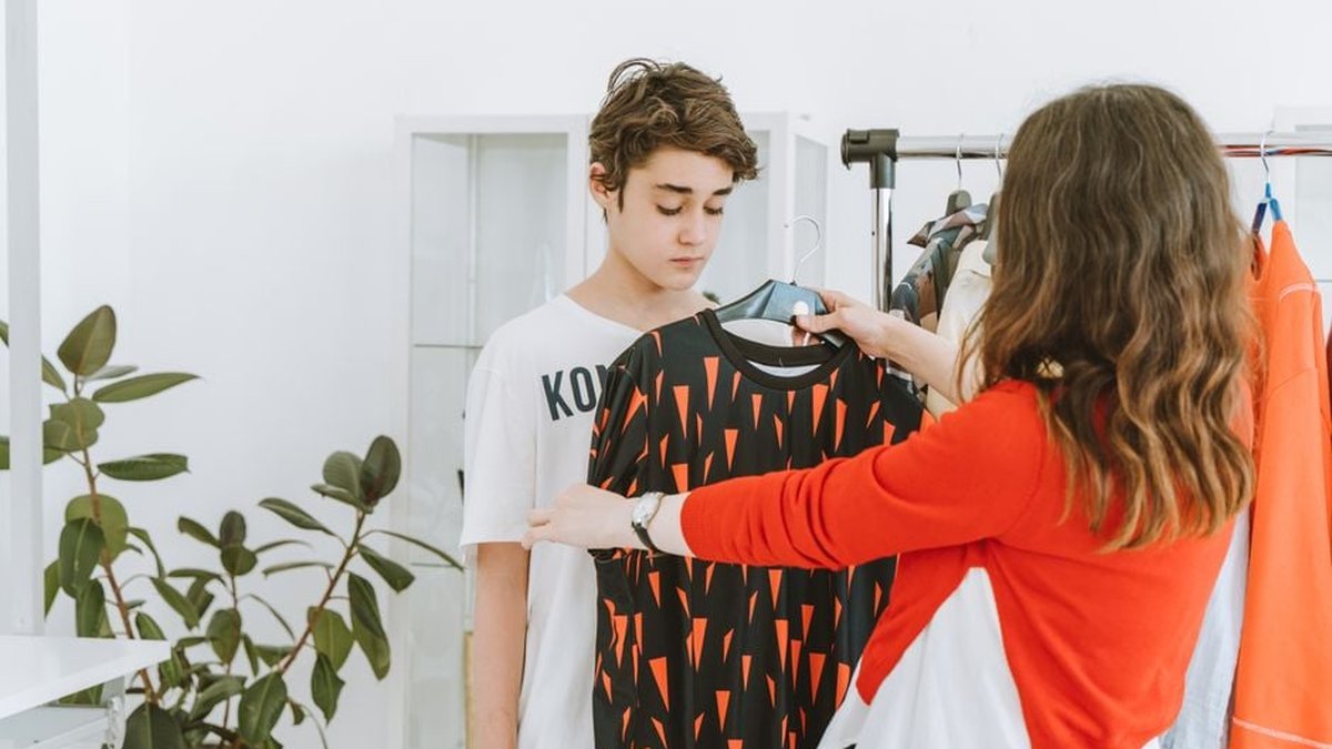 Mother-Son Enmeshment Signs: How to Spot Them & What to Do Next