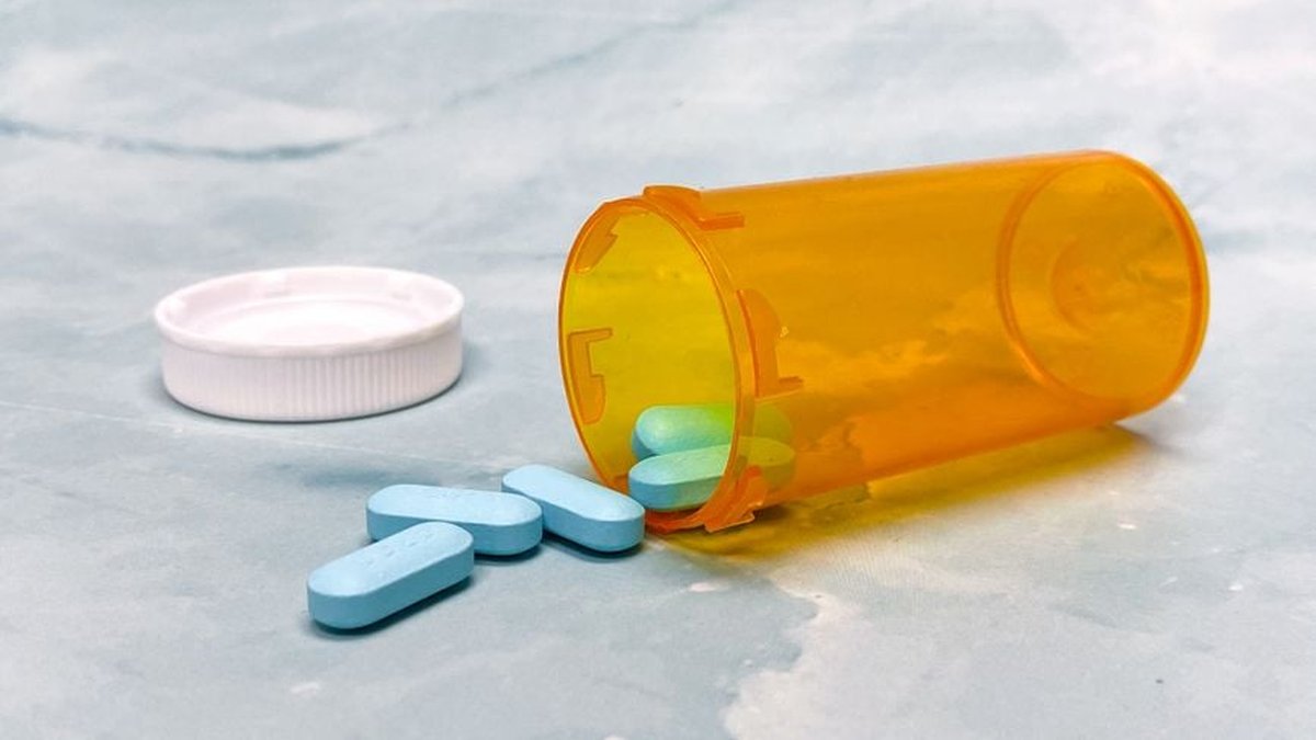 Paxil for Anxiety and Panic Attacks: Uses, Benefits, & Side Effects