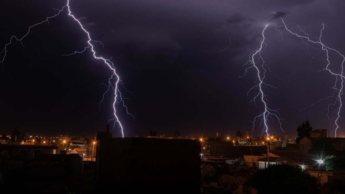 Power Outage Business Continuity Plan: Tips for When Electricity & Internet Fail