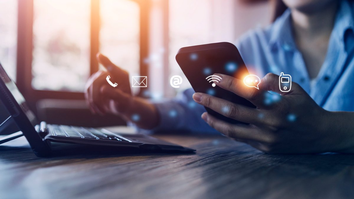 Press Release Writing Tips: How To Format Contact Details + What To Include