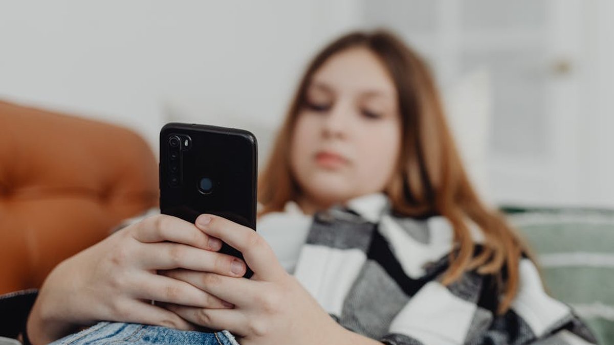 Residential vs. Outpatient Treatment for Teen Girls: California Experts Weigh In