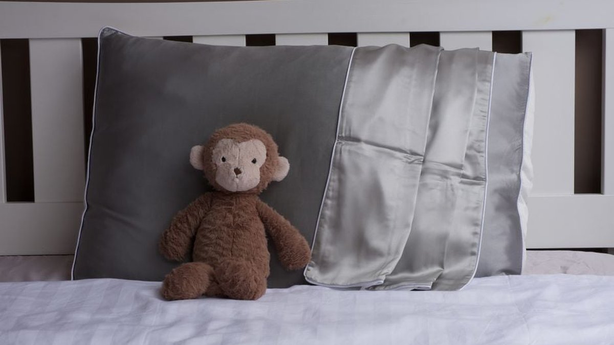 Silk Pillowcases for Chemo Patients: Benefits & Where to Buy