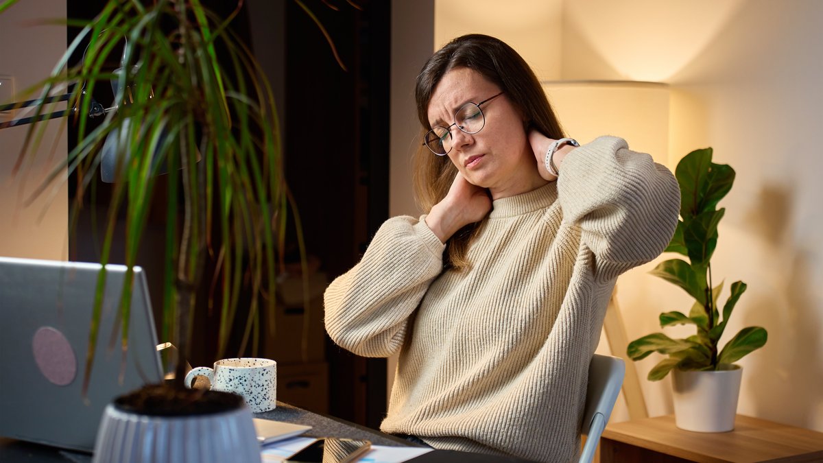 Tech Neck Prevention: Singapore Chiropractor Shares Tips for Office Workers