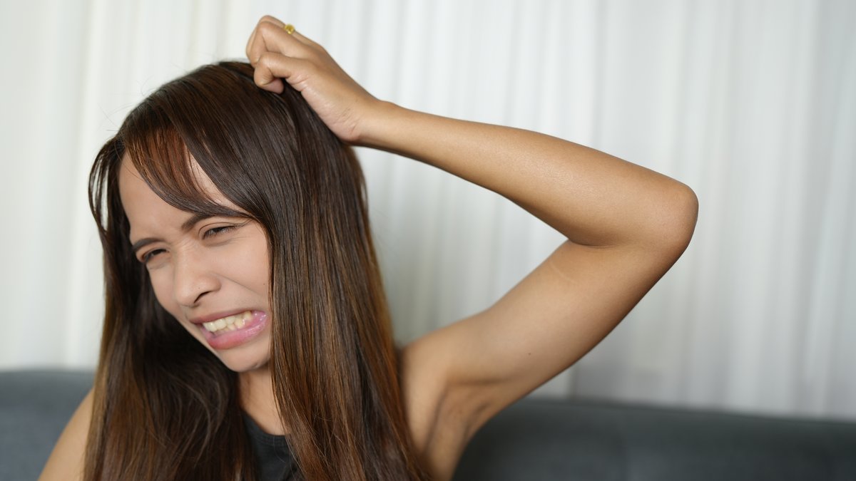 Top 4 Hair Growth Serums for Itchy Scalps: Cost, Pros & Cons